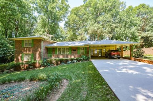 1965 Kingswood Dr, Marietta, GA 30066-6201