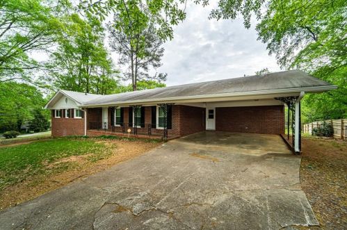 4935 Golden Cir, Mableton, GA 30126-1134