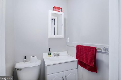 922 4 St, Philadelphia PA 19147-4104 exterior