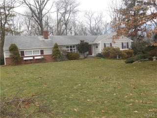 56 Stonehedge Dr, Greenwich CT  06831-0032 exterior