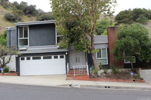 17067 Escalon Dr, Van Nuys CA  91436-4042 exterior
