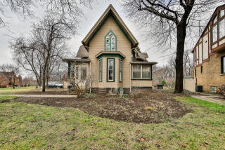482 Longcommon Rd, North Riverside, IL 60546-1745