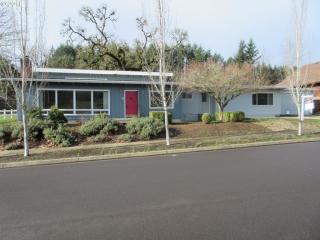 1488 57th St, Springfield, OR 97478-7400