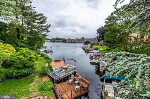2024 Lakebreeze Way, Herndon, VA 20191-4021