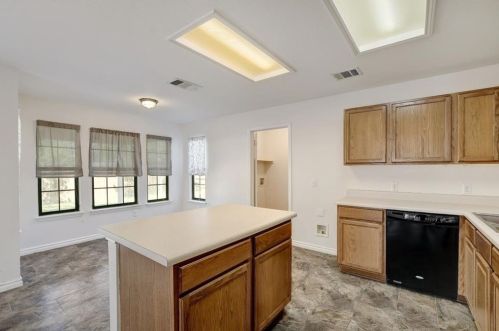 400 Masonwood Dr, Uhland TX 78640-4609 exterior