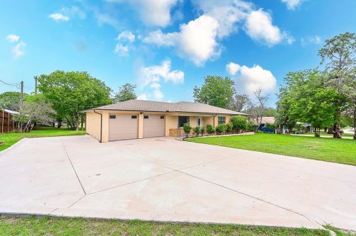 609 Dunaway Ln, Azle, TX 76020-3209