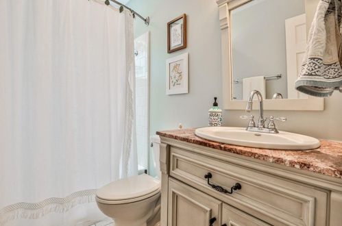 7225 Hunters Branch Dr, Atlanta GA  30328-1718 exterior