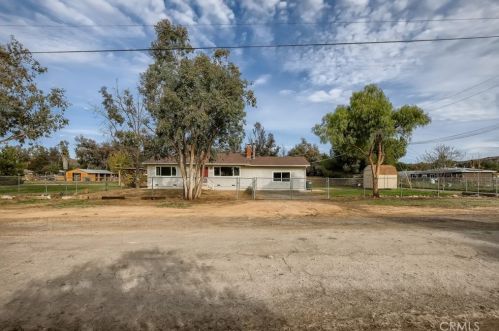 411 Washington St, Ramona, CA 92065-7632