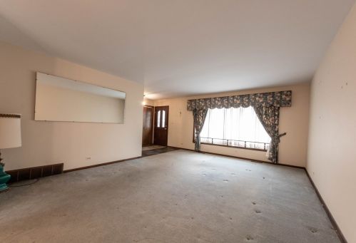 1753 Camp Mcdonald Rd, Mount Prospect, IL 60056-1713