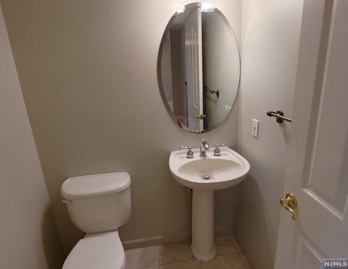 122 Carriage Ct, Allendale, NJ 07401-2031