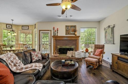 3918 Caney Crk Rd, Austin TX  78732-2216 exterior