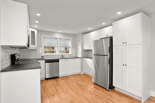 9 Nolan St, Norwalk, CT 06850-2513