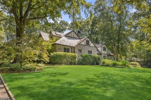 76 Yantacaw Brook Rd, Montclair, NJ 07043-2525