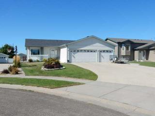 2930 Meade Cir, Bismarck, ND 58503-5815