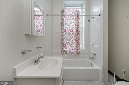 1542 15 St, Philadelphia PA 19146-4806 exterior