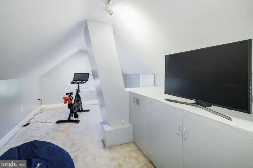 1023 Washington Ave, Tavistock NJ 08033-3605 exterior