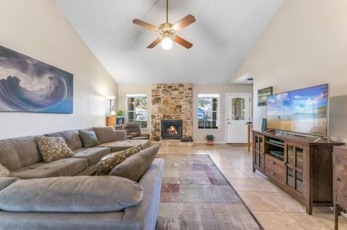 8002 Downing St, Austin TX  78759-3634 exterior