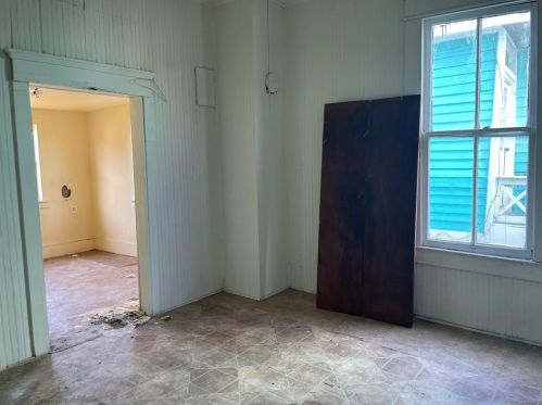 1512 Mechanic St, Galveston, TX 77550-2531