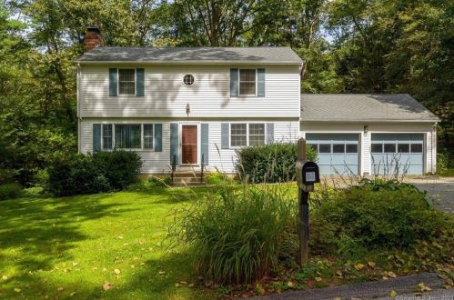 30 Colleen St, Killingly, CT 06239-3300