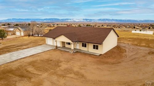 1105 Montclair Dr, Pueblo, CO 81007-2650