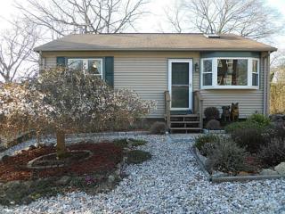 7 Seneca St, Coventry, RI 02816-5549