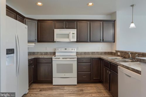 2722 Bur Ct, Harrisburg, PA 17112-1469