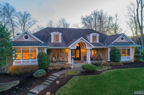 14 Pembroke Trl, Upper Saddle River, NJ 07458-1902