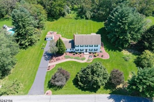 11 Fieldstone Pl, Flemington, NJ 08822-1918