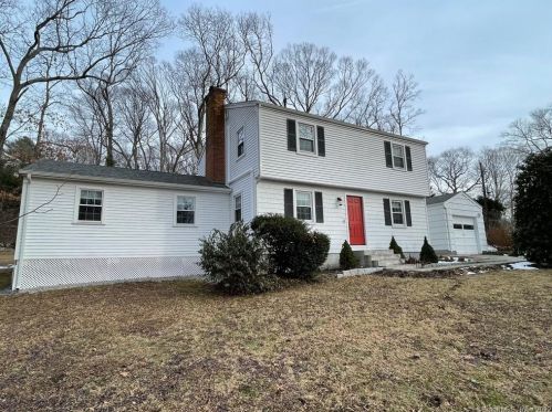 27 Brewster Dr, Gales Ferry, CT 06335-1005