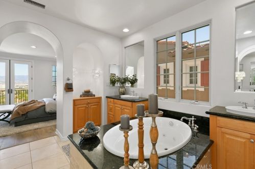 16 Dreamlight, Irvine CA  92603-4258 exterior