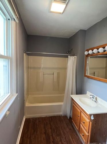 213 Myrtle St, Huntington CT  06484-4063 exterior