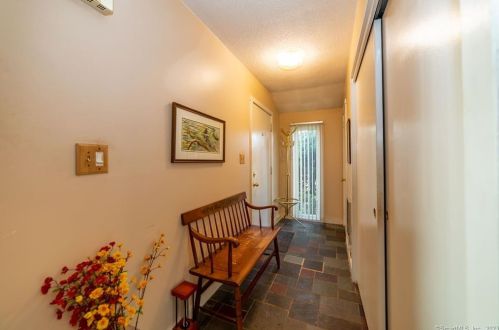 2 Pilgrim Hbr, Wallingford, CT 06492-5440
