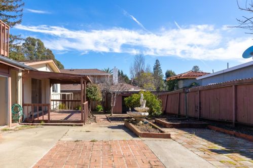 537 Buena Vista Dr, Watsonville, CA 95076-1012