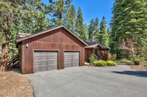 12660 Madrone Ln, Truckee, CA 96161-2601