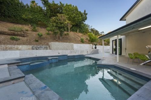2434 Delisle Ct, Glendale CA  91208-2210 exterior