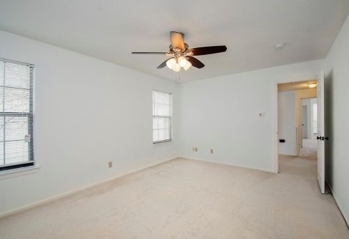 1921 Meadowview Ct, Carrollton TX 75010-4048 exterior