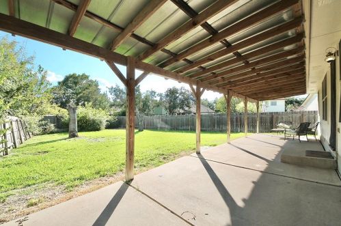 3001 Feathercrest Dr, Austin TX  78728-4329 exterior