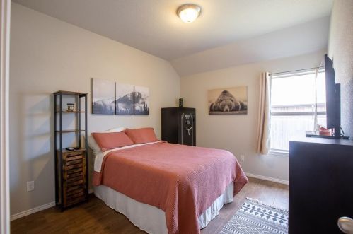 1712 Chivalry Ln, Fort Worth TX  76140-5780 exterior