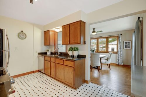 879 Hoyt Ave, Saint Paul MN  55106-1042 exterior