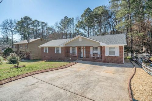 671 Wood Path Dr, Stone Mountain, GA 30083-4665