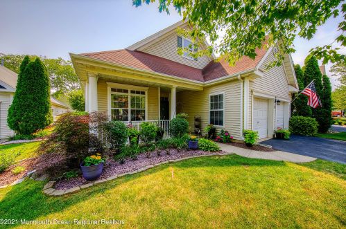 13 Hyacinth Ct, Holmdel Village, NJ 07733-2902
