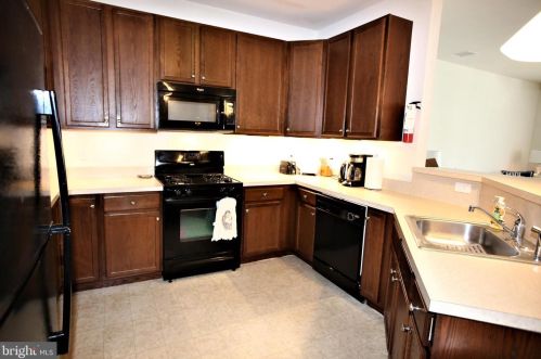 623 Timberlake Dr, Trenton NJ  08618-1473 exterior