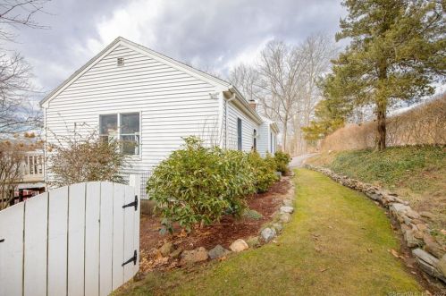 229 Foot Hills Rd, Durham, CT 06422-1706