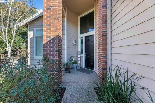6920 Canton Ct, Elk Grove, CA 95757-4044