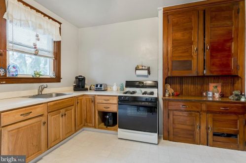 247 Pine St, Lancaster PA  17603-3434 exterior