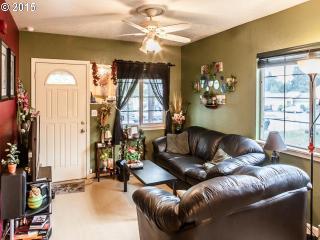 9921 Duke St, Portland, OR 97266-5108