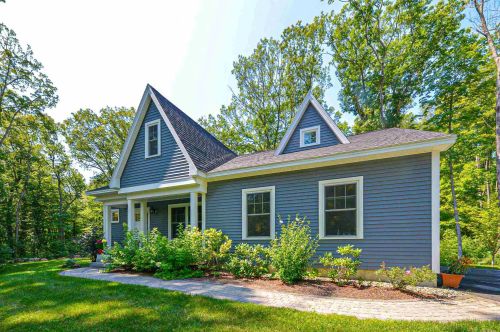 41 Oak Hill Rd, Barrington, NH 03825-3822