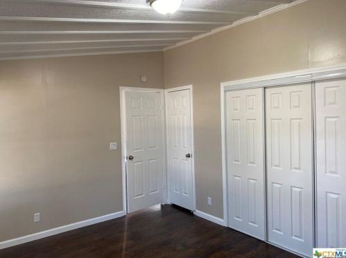 401 Troell St, Seguin TX 78155-7241 exterior