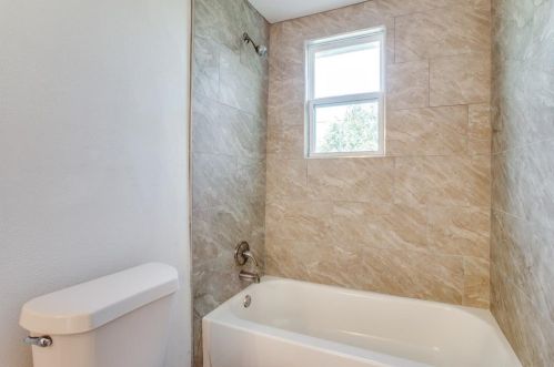 6025 Tallie Rd, Fort Worth TX  76112-7933 exterior