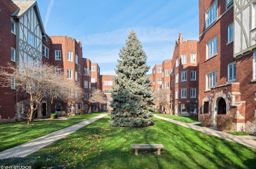 2456 Estes Ave, Chicago, IL 60645-3337
